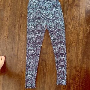 LulaRoe blue Aztec print leggings